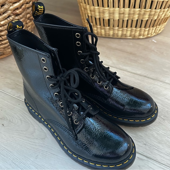 Dr Marten 1460 WOMEN'S DISTRESSED PATENT LEATHER BOOTS black - Picture 4 of 9